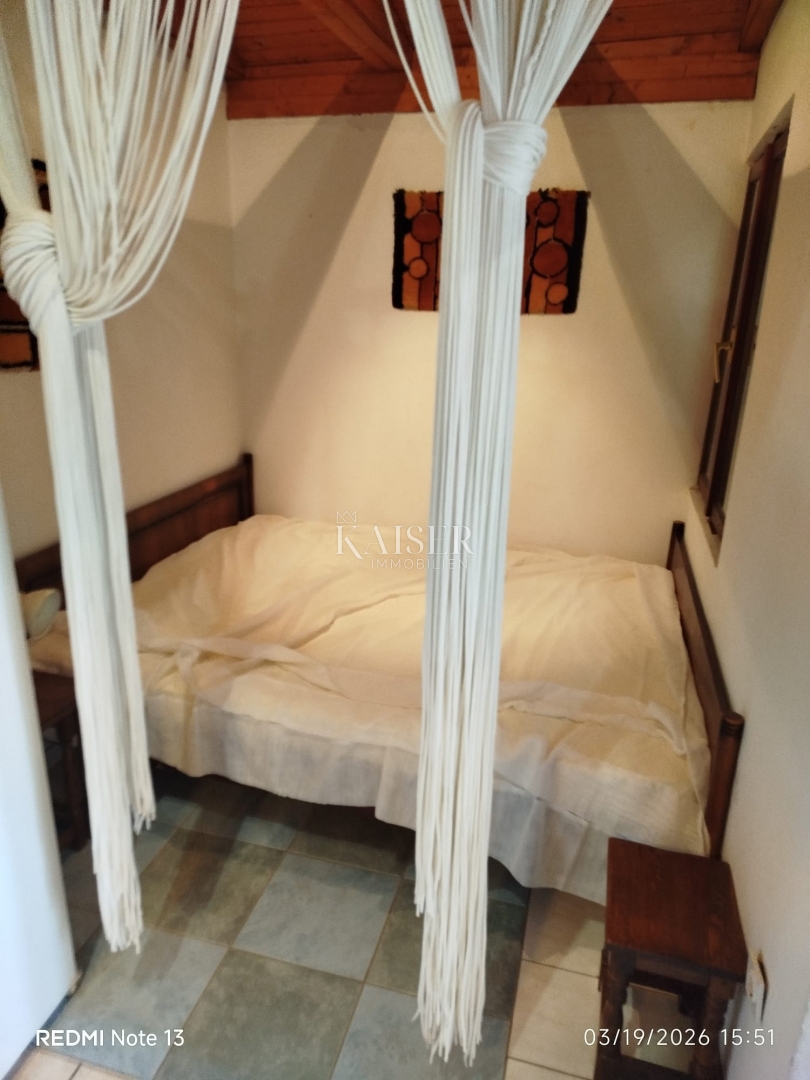 Murter, Betina - samostojna hiša 350m od morja