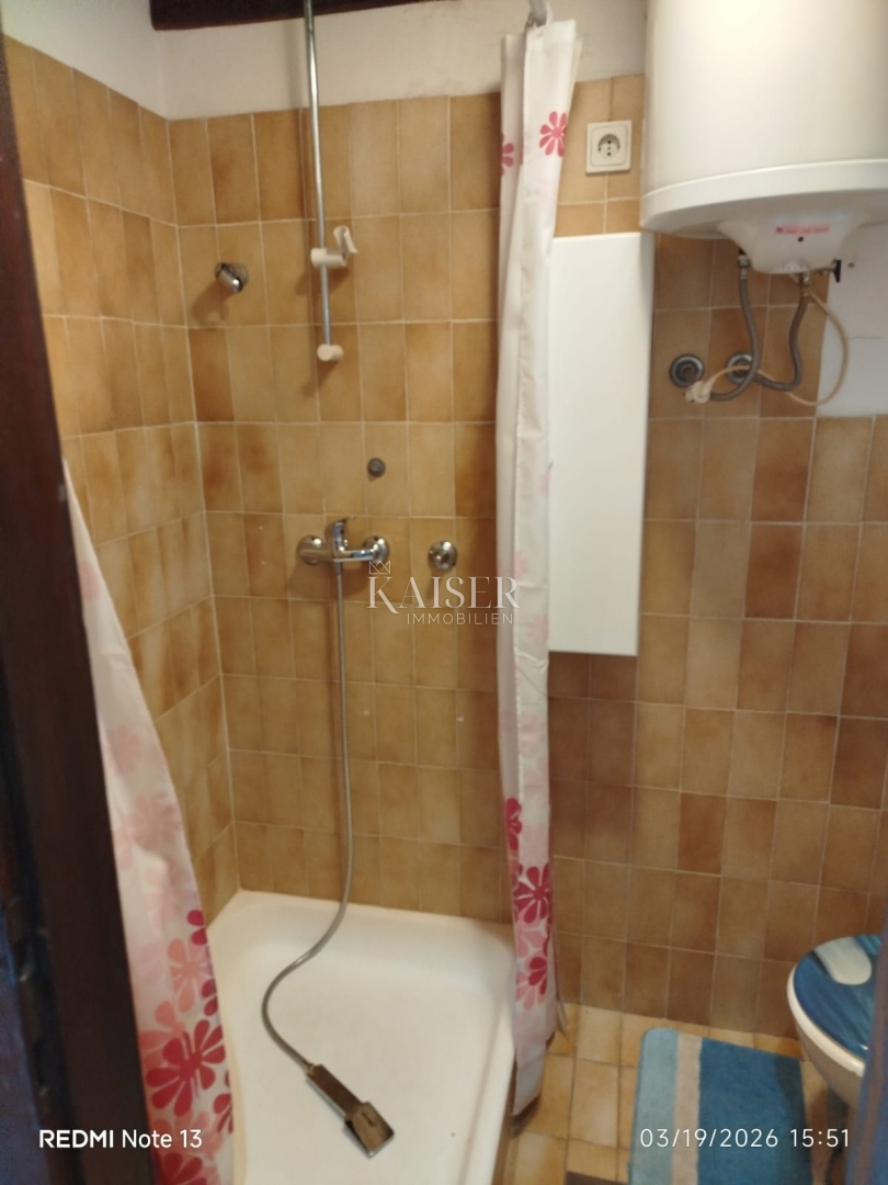 Murter, Betina - samostojna hiša 350m od morja