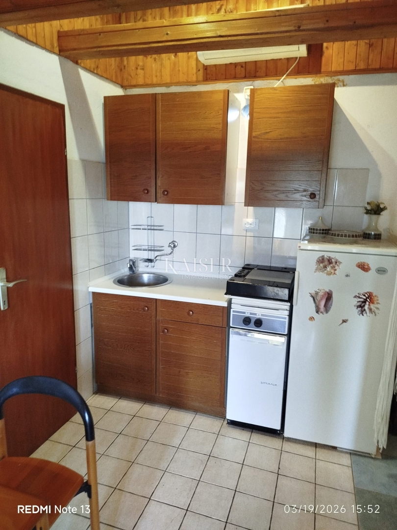 Murter, Betina - samostojna hiša 350m od morja