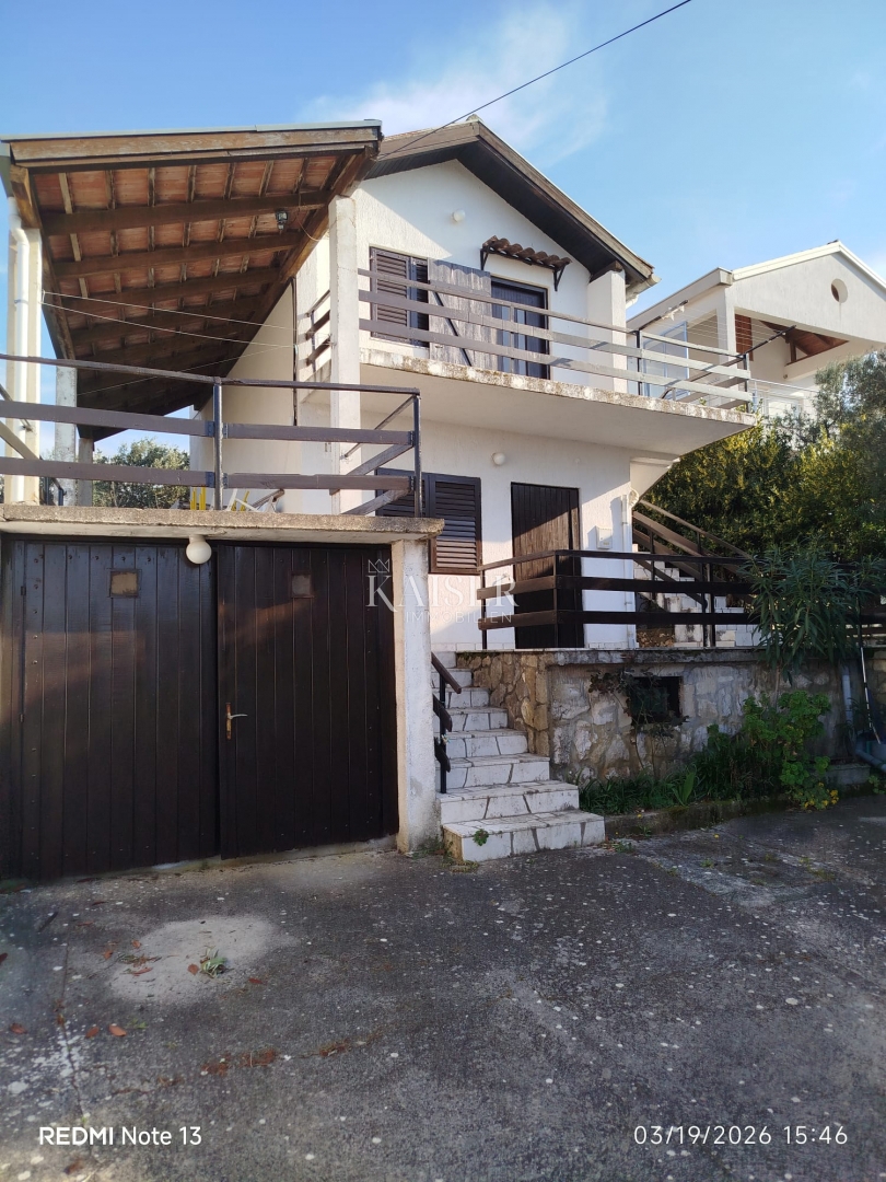 Murter, Betina - samostojna hiša 350m od morja