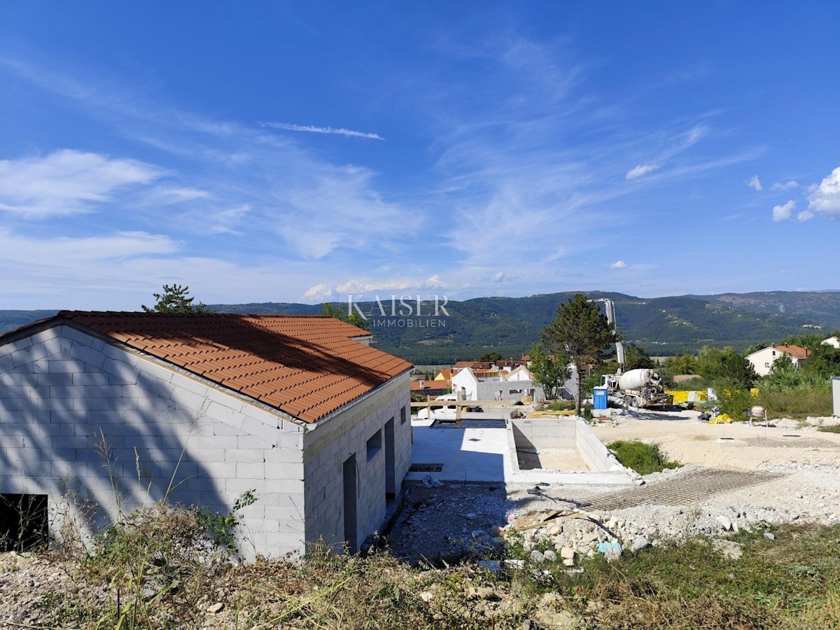 Istra, Motovun - Vila s pogledom na Motovun v izgradnji in