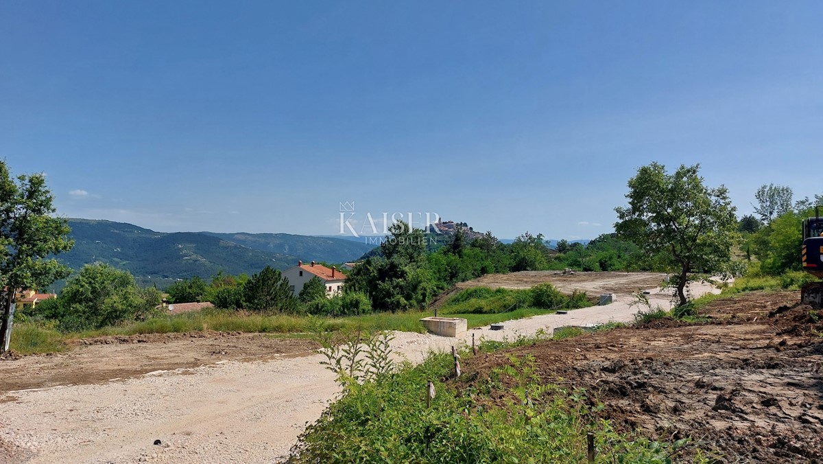 Istra, Motovun - Vila s pogledom na Motovun v izgradnji in