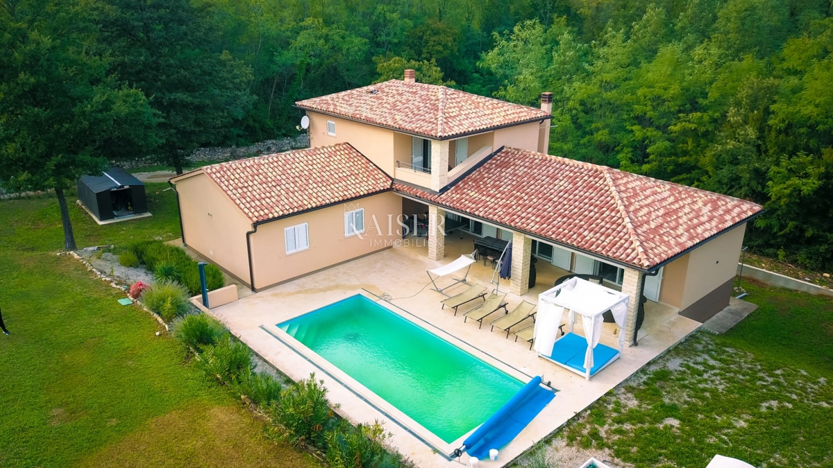 Istra - Nedešćina - vila z bazenom, 278 m2