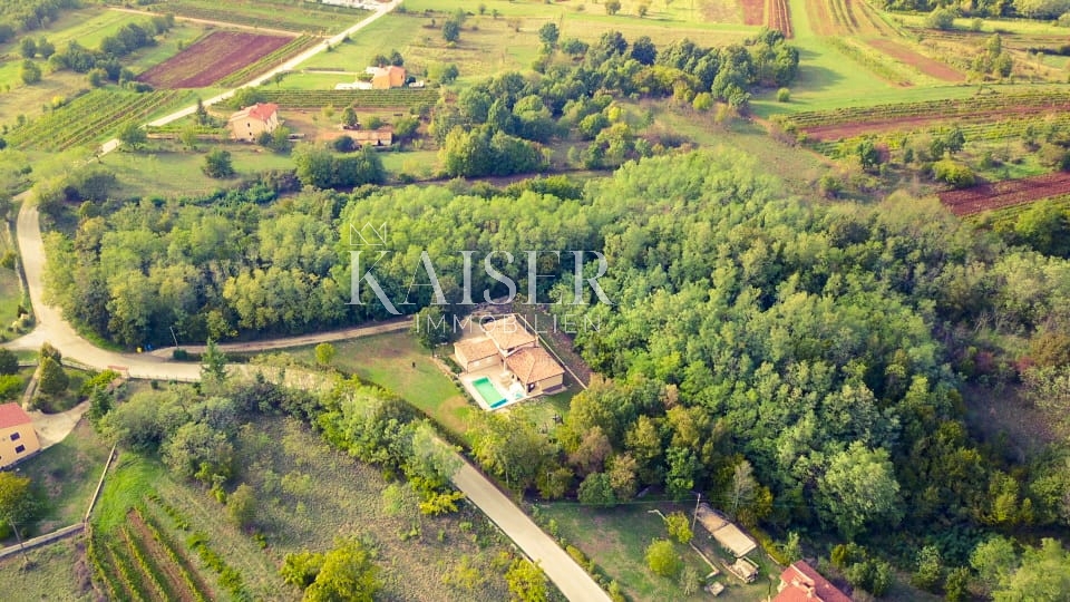 Istra - Nedešćina - vila z bazenom, 278 m2