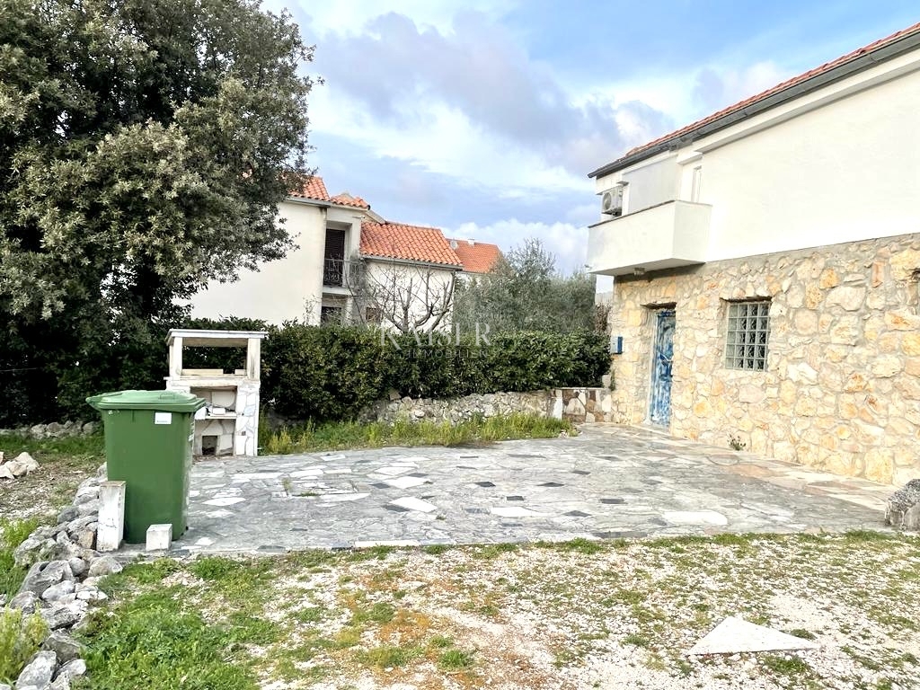 Zadar, Privlak Hiša z umetniškimi detajli, 80 m od morja