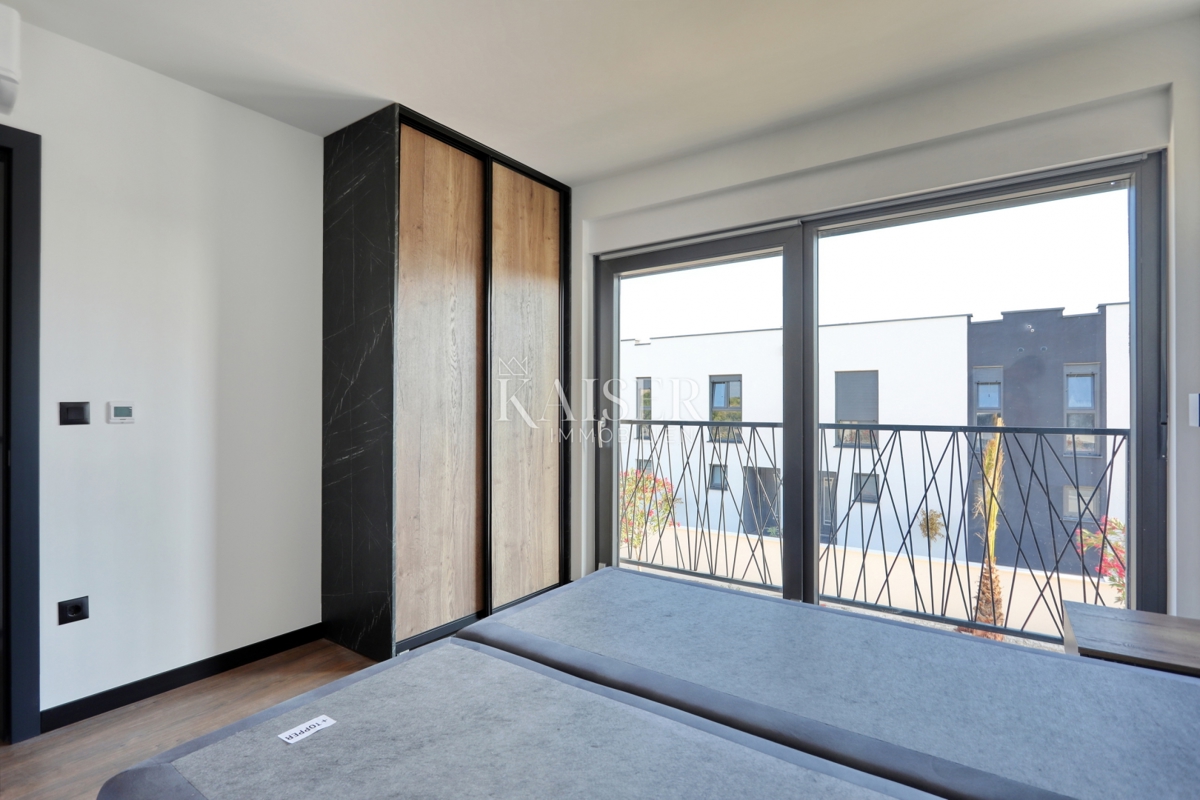 Zadar, Privlaka dvonadstropni apartma s prostornim vrtom v bližini morja