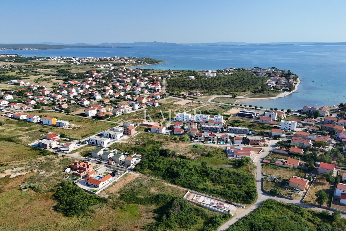 Zadar, Privlaka dvonadstropni apartma s prostornim vrtom v bližini morja