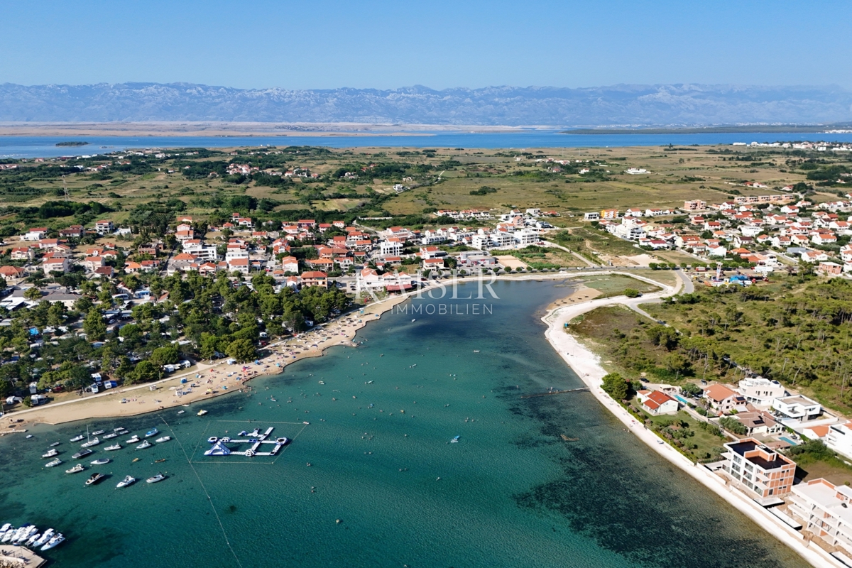 Zadar, Privlaka dvonadstropni apartma s prostornim vrtom v bližini morja