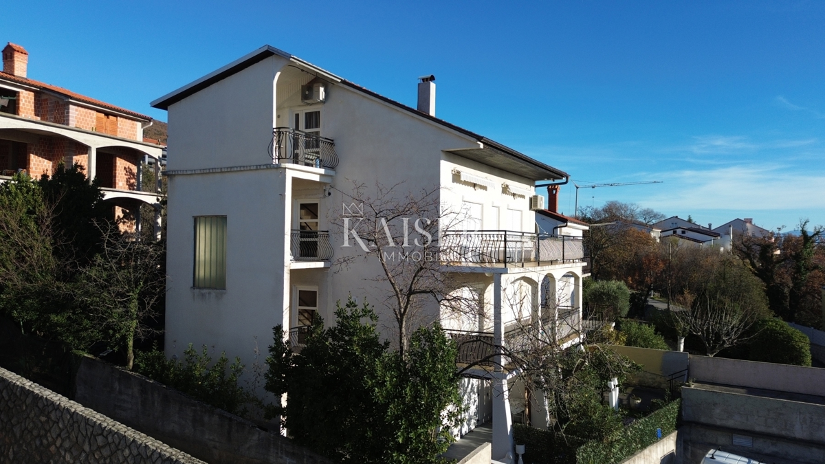 Crikvenica, Dramalj - 2-sobno stanovanje s pogledom na morje in garažo