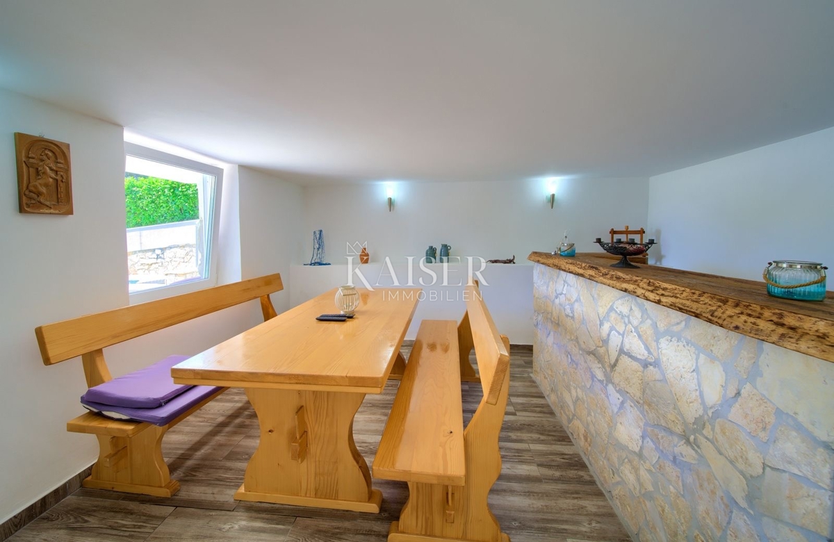 Novi Vinodolski - samostojna hiša le 100m od morja