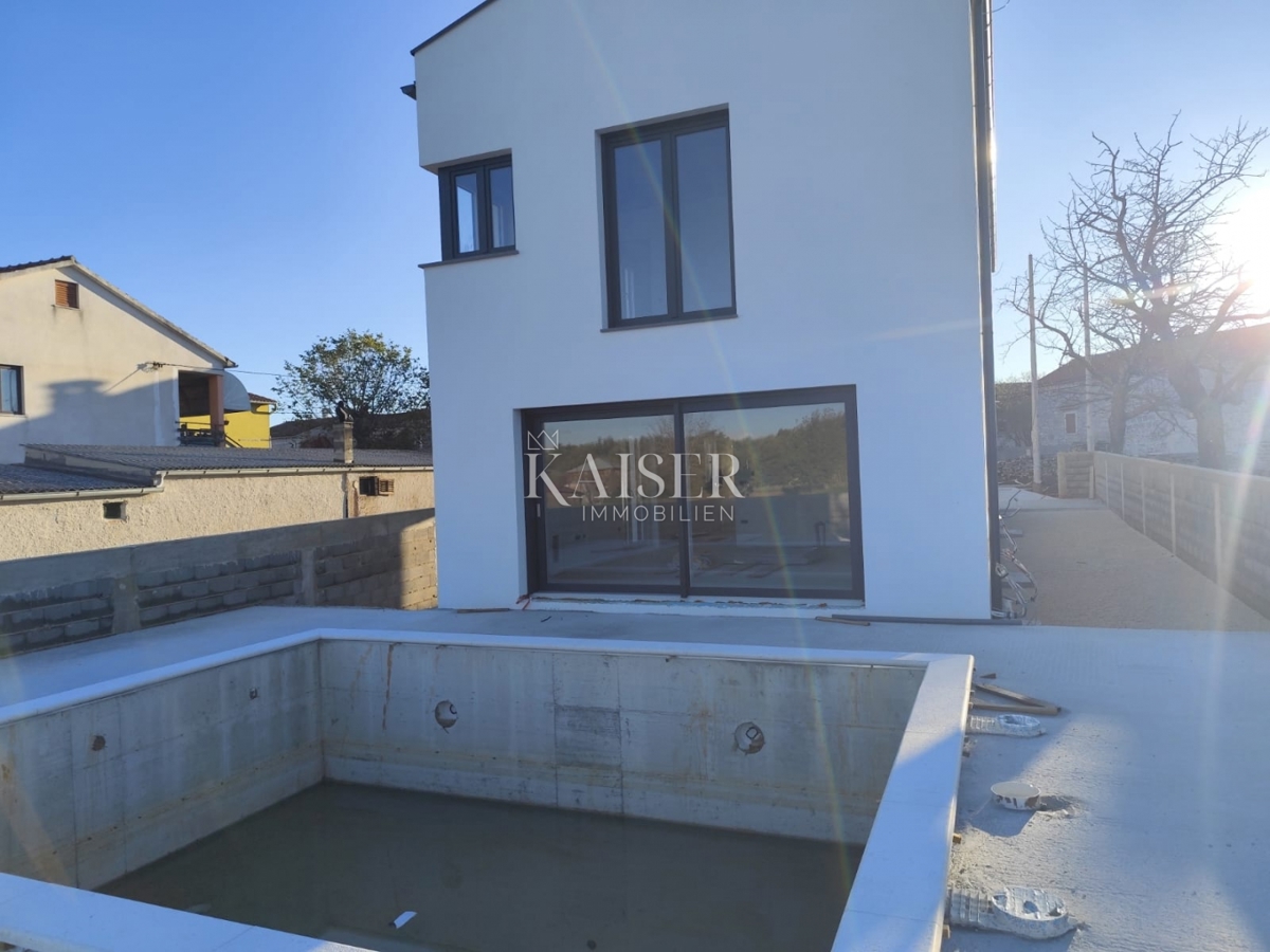 Istra, Svetvinčenat - hiša z bazenom