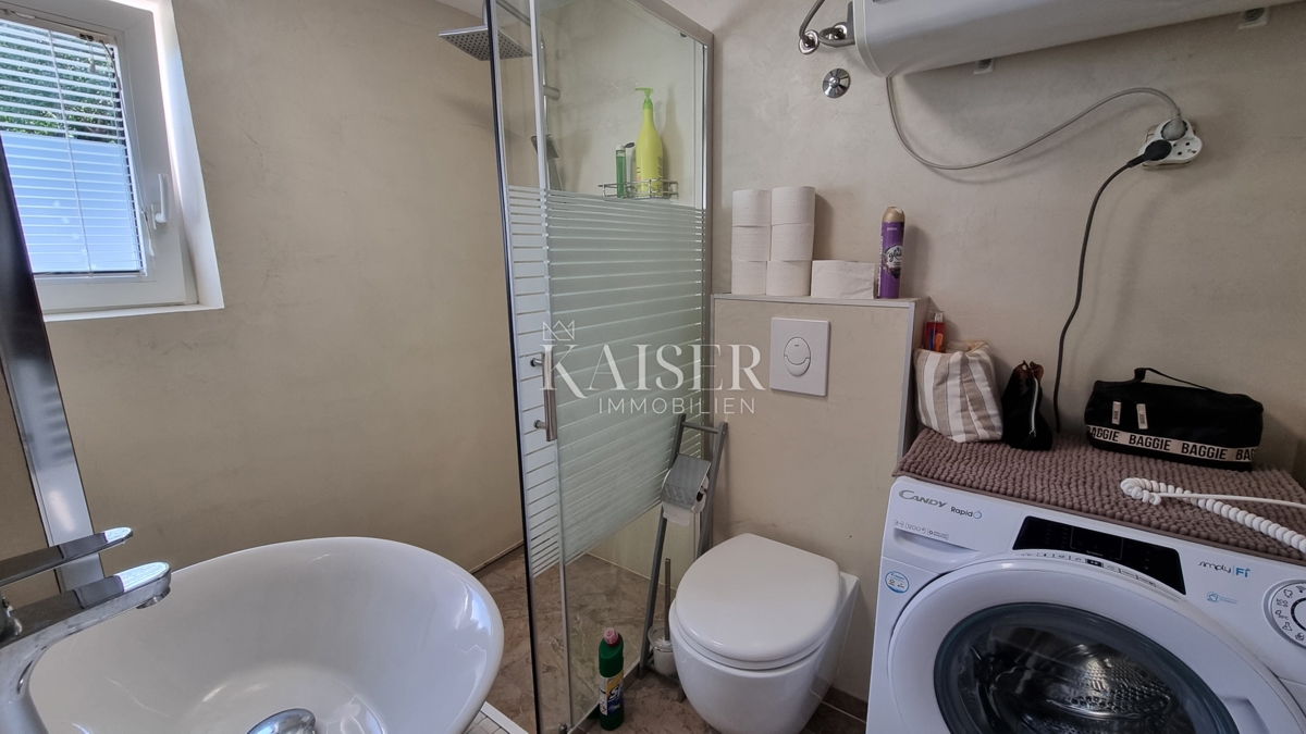 Crikvenica, Dramalj - hiša z dvema apartmajema in vrtom