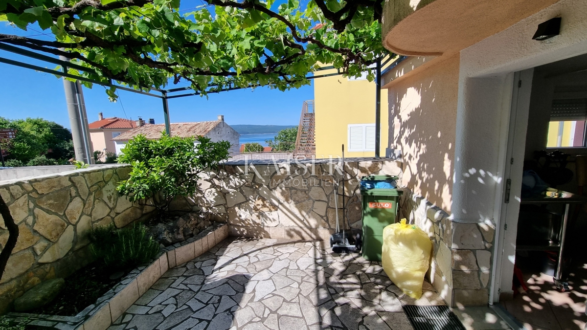 Crikvenica, Dramalj - hiša z dvema apartmajema in vrtom