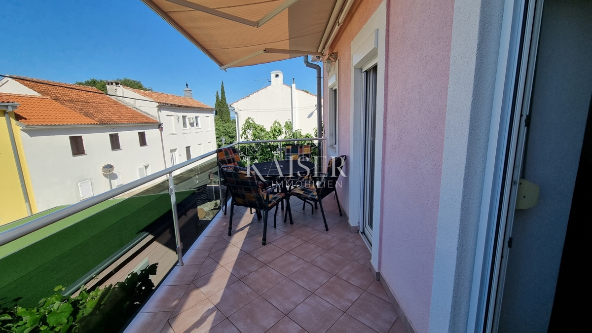 Crikvenica, Dramalj - hiša z dvema apartmajema in vrtom