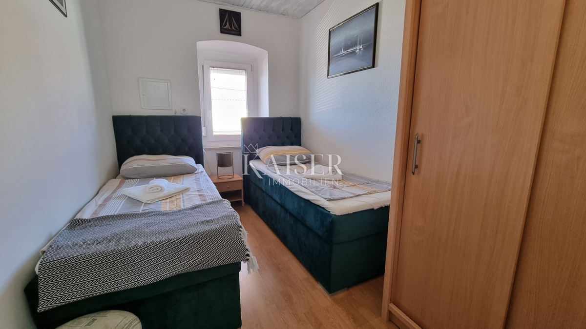 Crikvenica, Dramalj - hiša z dvema apartmajema in vrtom