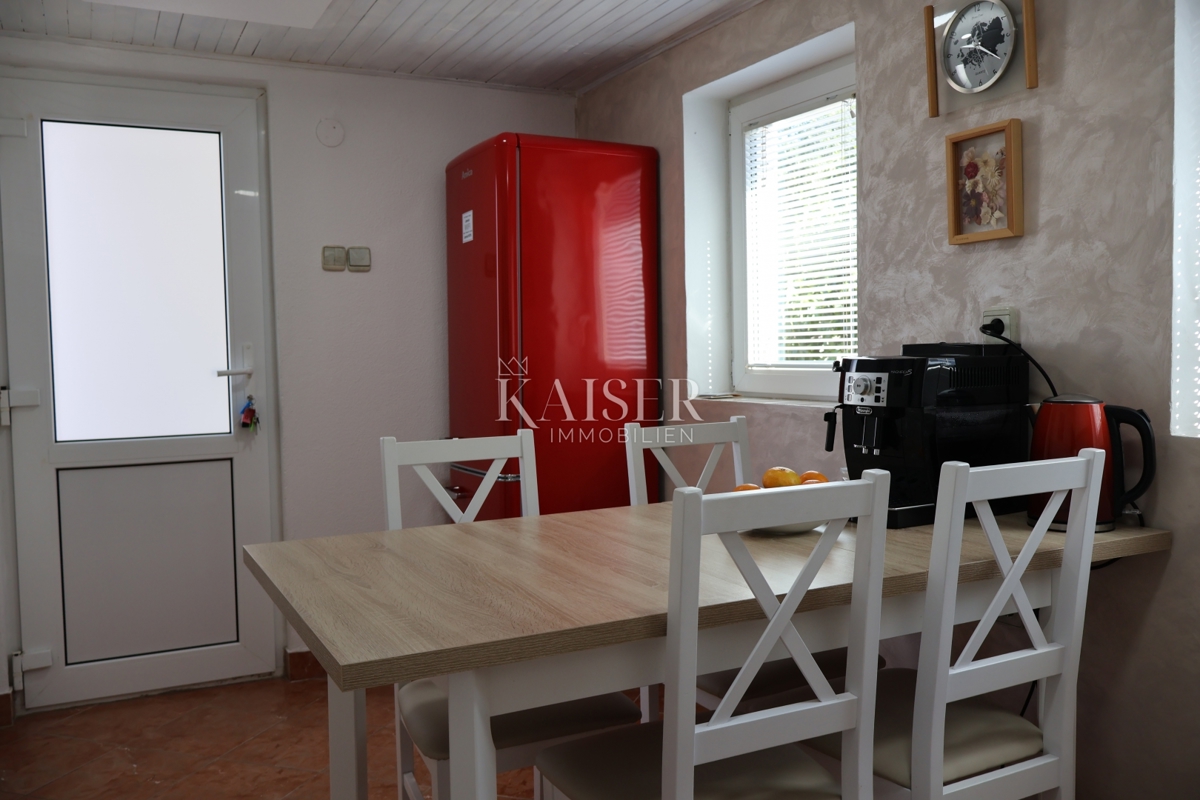 Crikvenica, Dramalj - hiša z dvema apartmajema in vrtom