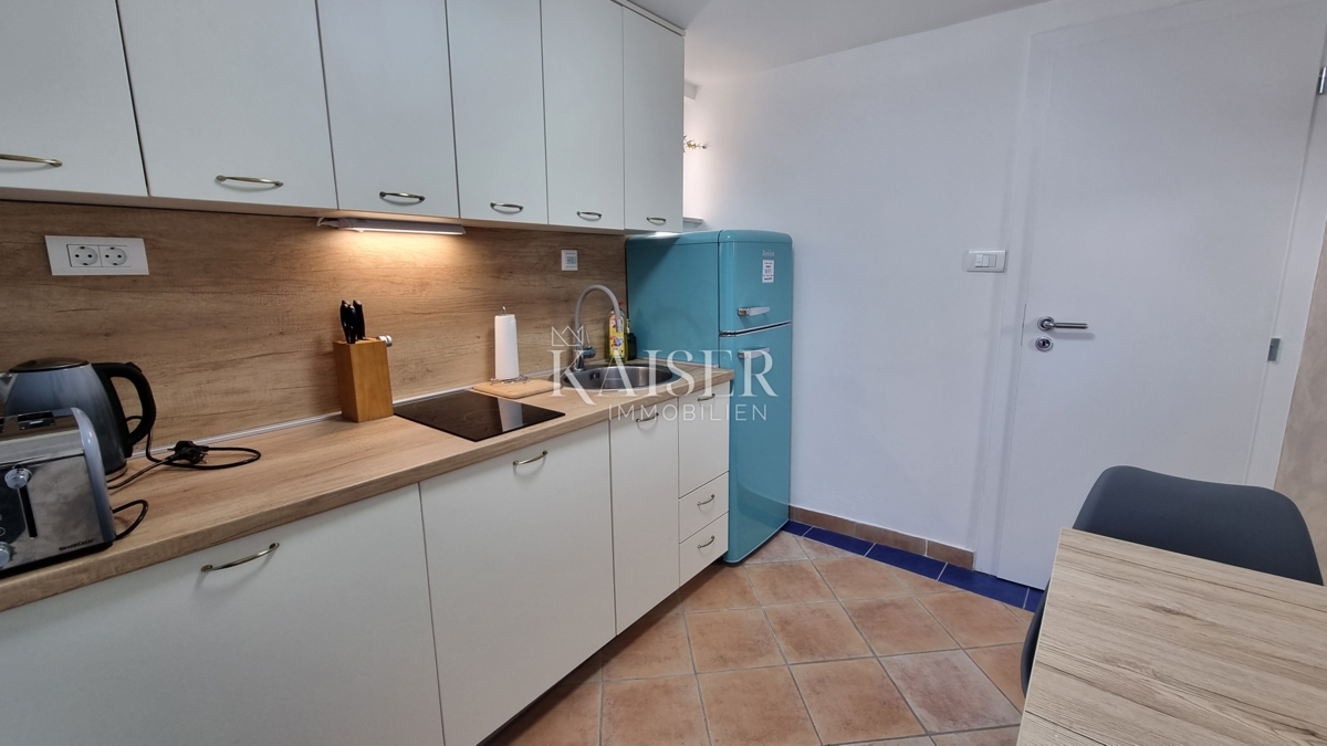 Crikvenica, Dramalj - hiša z dvema apartmajema in vrtom