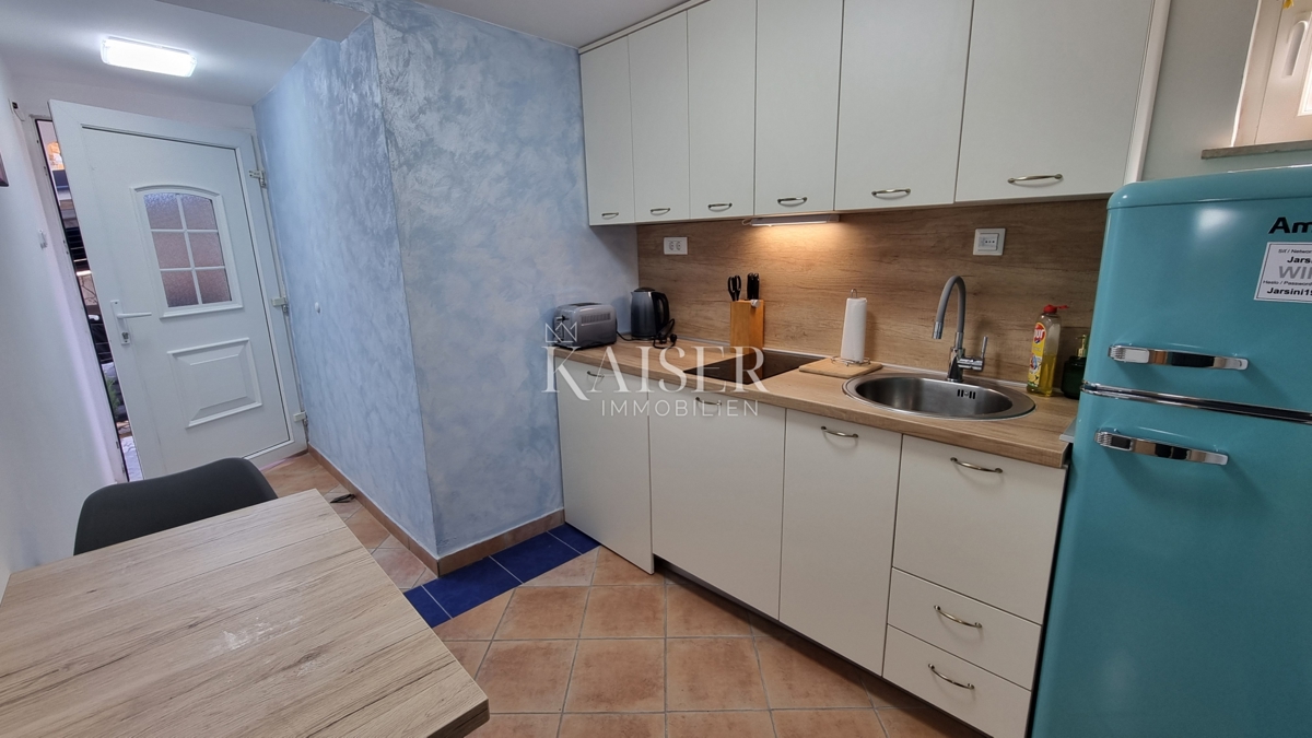 Crikvenica, Dramalj - hiša z dvema apartmajema in vrtom