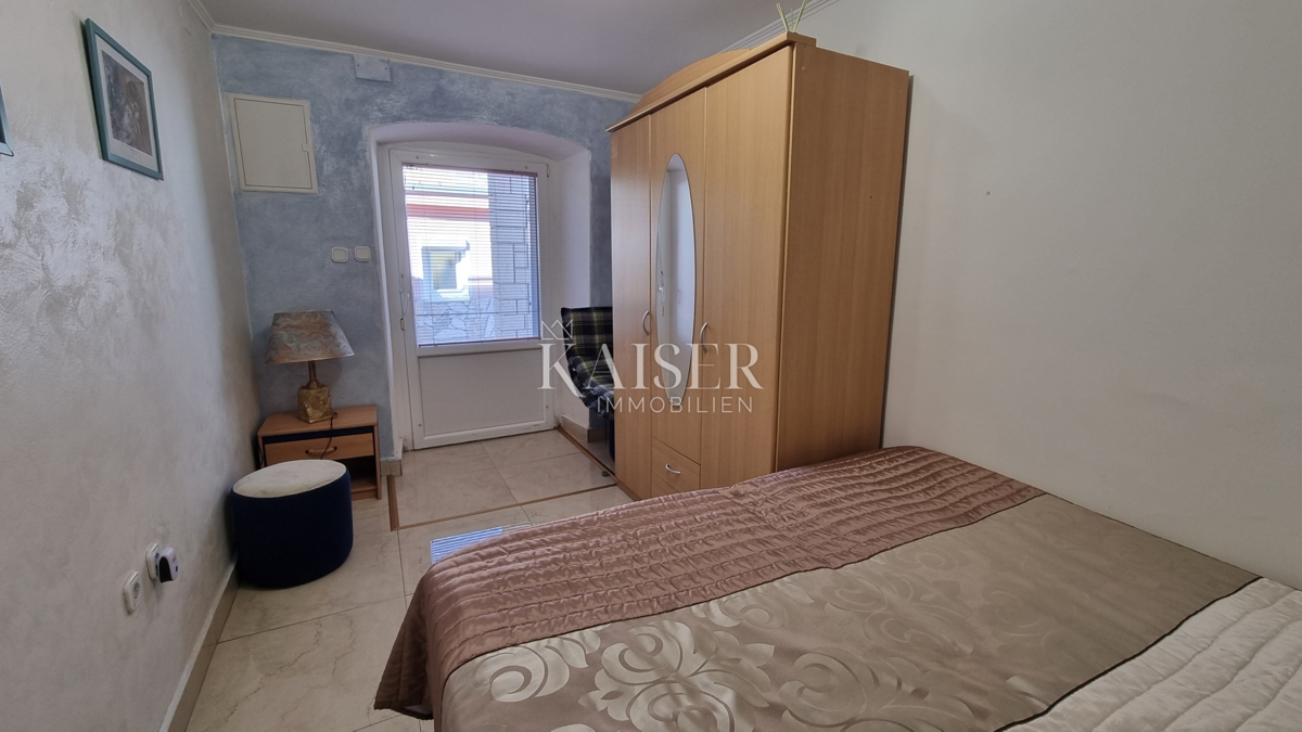 Crikvenica, Dramalj - hiša z dvema apartmajema in vrtom