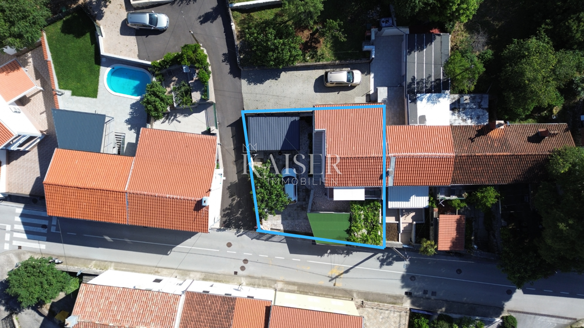 Crikvenica, Dramalj - hiša z dvema apartmajema in vrtom