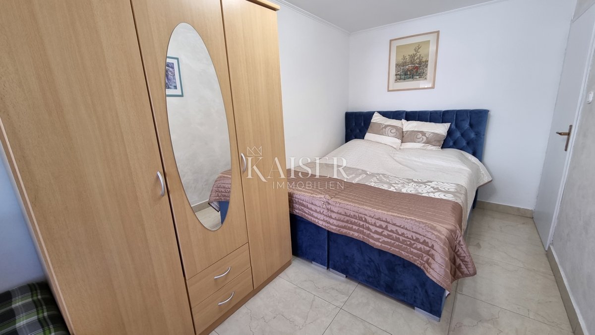 Crikvenica, Dramalj - hiša z dvema apartmajema in vrtom