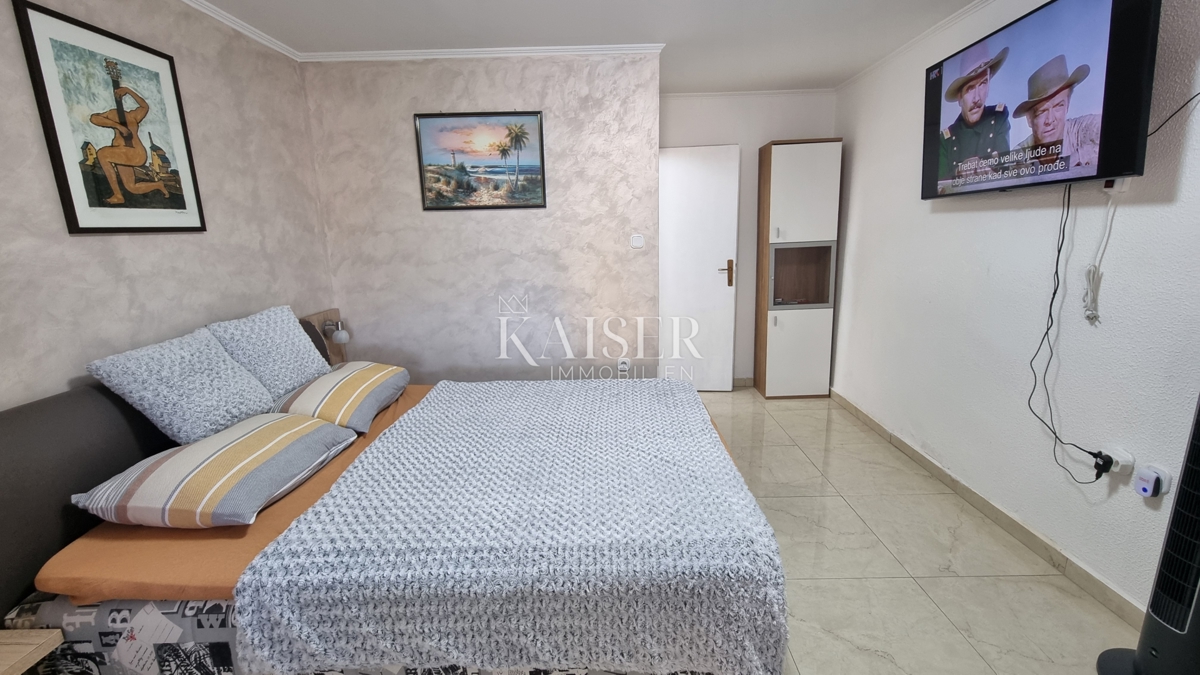 Crikvenica, Dramalj - hiša z dvema apartmajema in vrtom