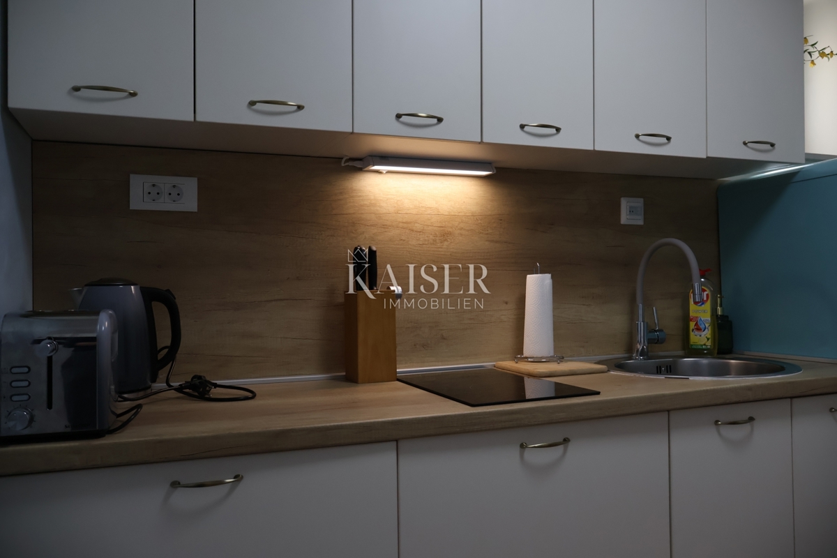 Crikvenica, Dramalj - hiša z dvema apartmajema in vrtom
