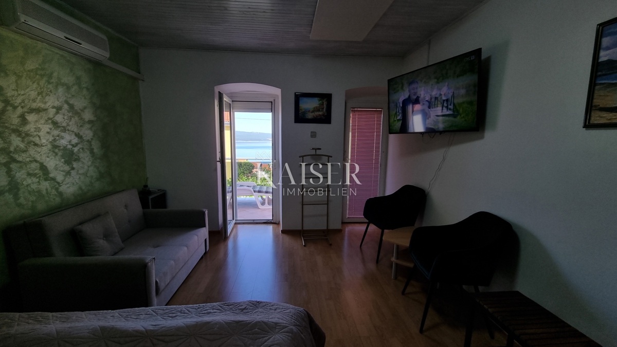 Crikvenica, Dramalj - hiša z dvema apartmajema in vrtom