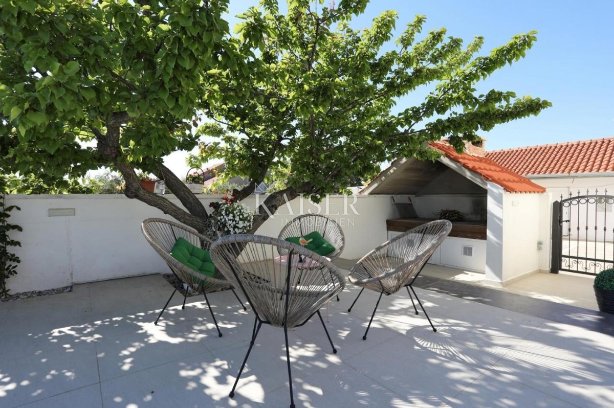 Nin, Čudovita vila z bazenom