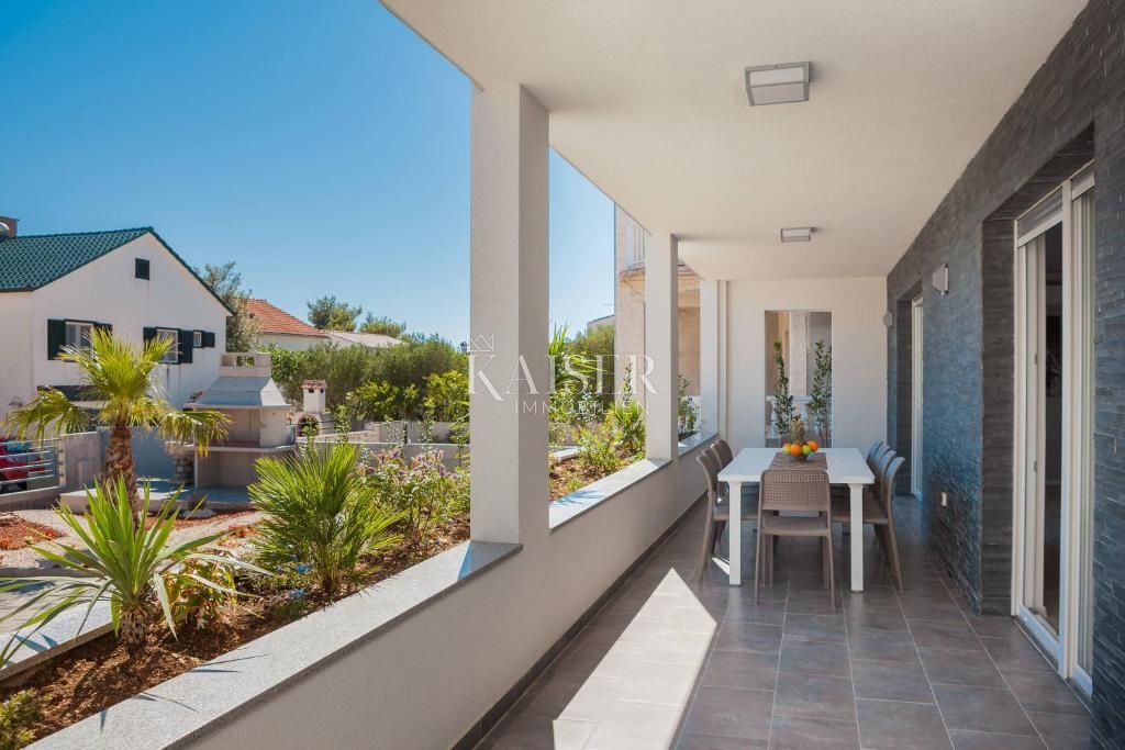 Vila Zečevo Rogozničko, Rogoznica, 380m2