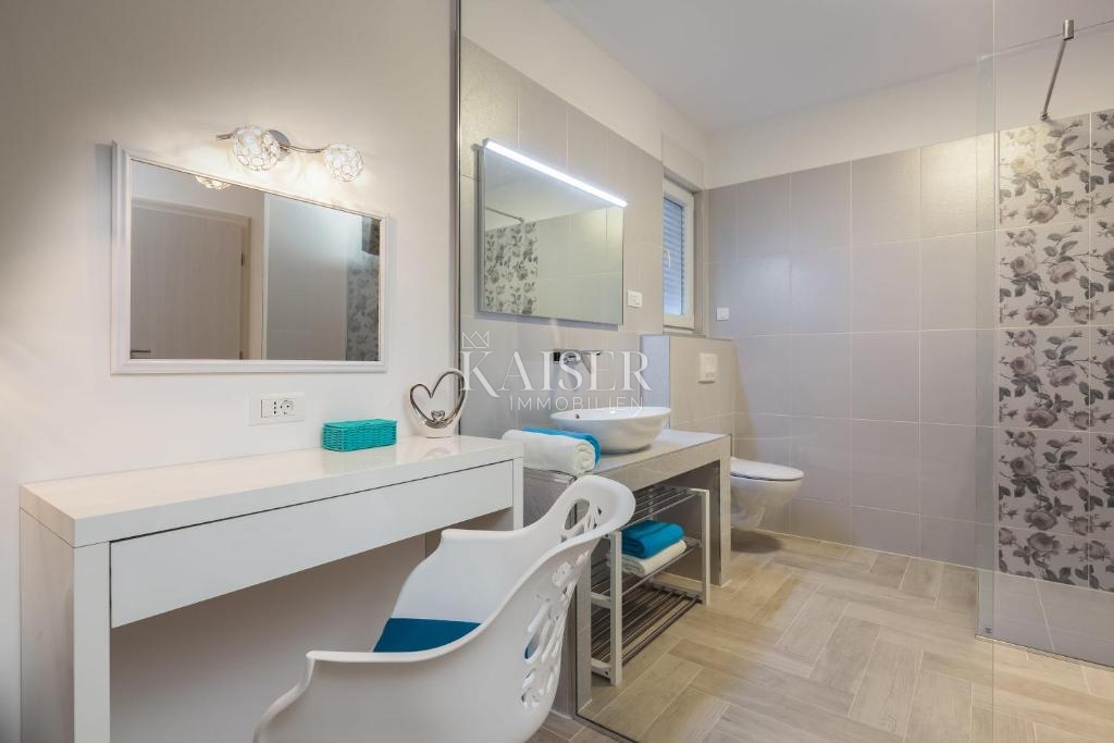Vila Zečevo Rogozničko, Rogoznica, 380m2
