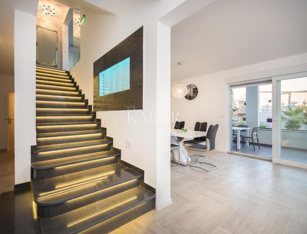 Vila Zečevo Rogozničko, Rogoznica, 380m2