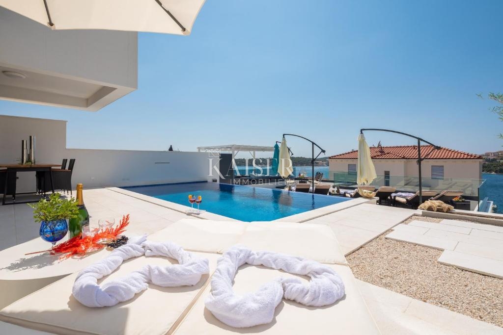 Vila Rogoznica, 300m2