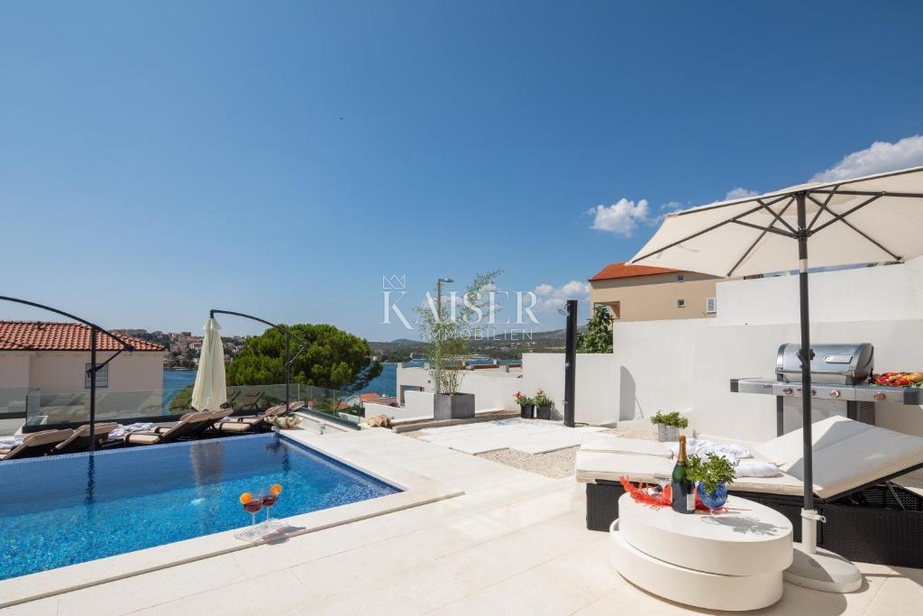Vila Rogoznica, 300m2