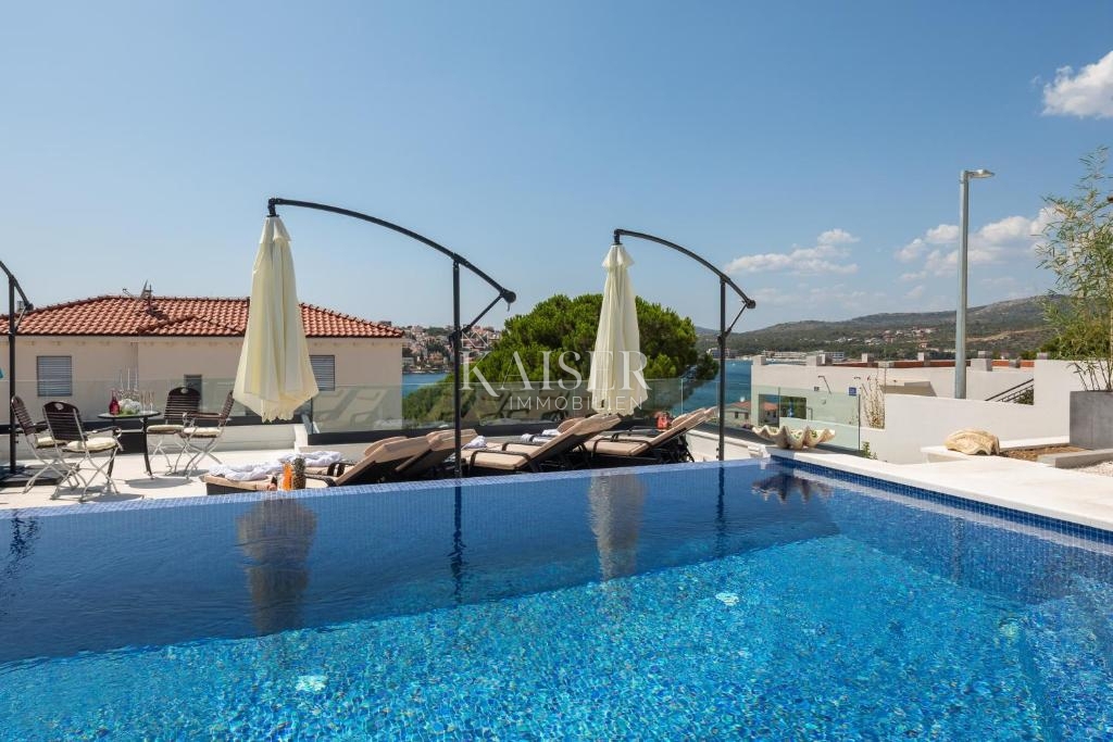 Vila Rogoznica, 300m2