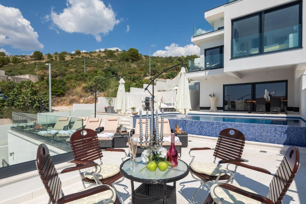 Vila Rogoznica, 300m2