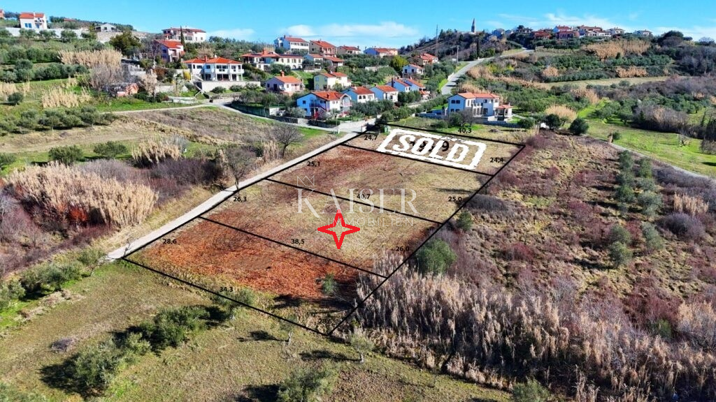  Zazidljivo zemljišče Buje, 1.032m2