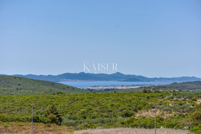 Zadar - Debeljak, arhitekturni biser v zaledju Sukošana s pogledom na morje