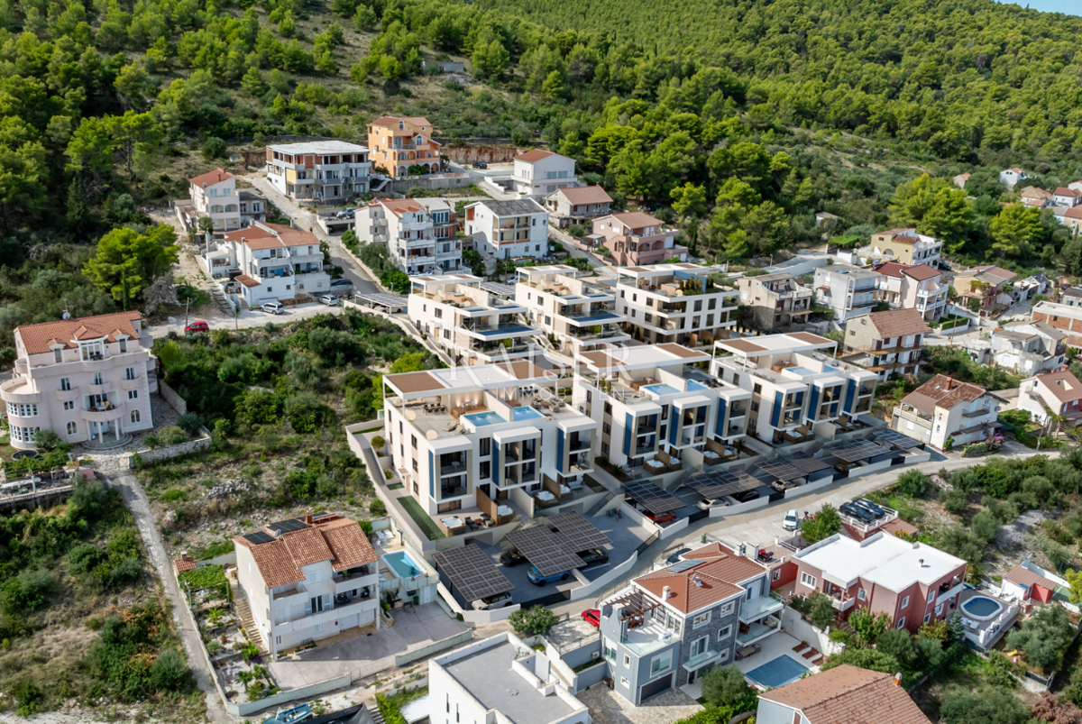 Trogir, Čiovo - apartmaji v luksuznem kompleksu, 200 m od morja 