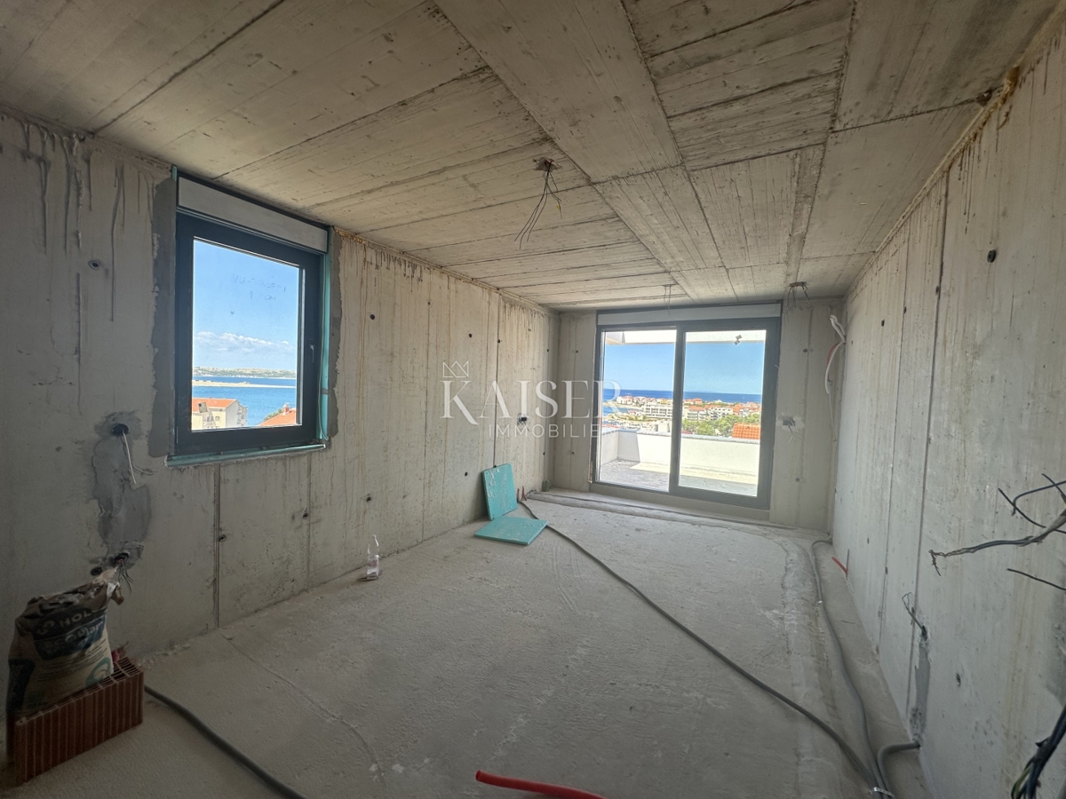 Pag, Povljana - dvonadstropno stanovanje 118,5 m2 v bližini plaže.