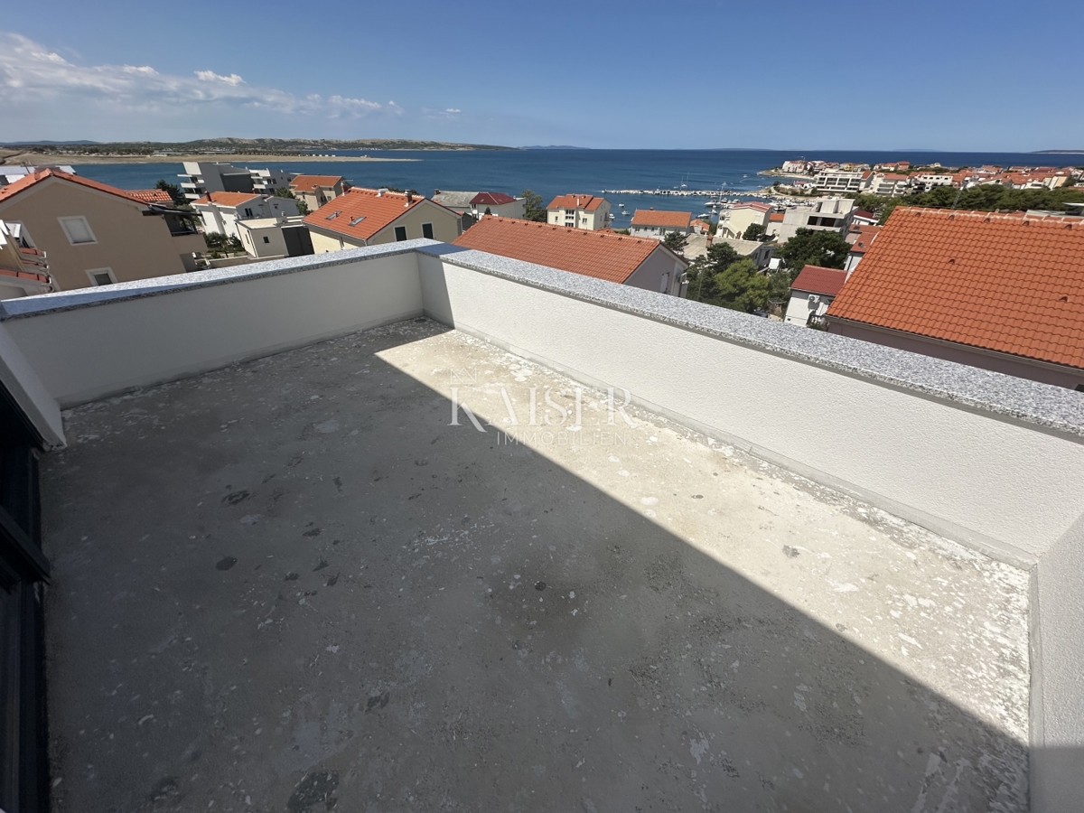 Pag, Povljana - dvonadstropno stanovanje 118,5 m2 v bližini plaže.