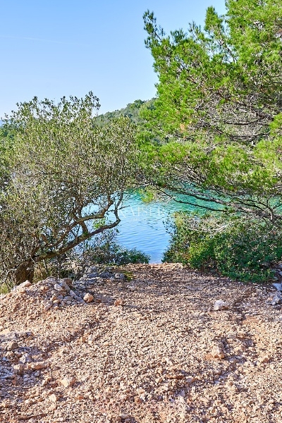 Ugljan, Kukljica - zazidljivo zemljišče v bližini mosta Ždrelac