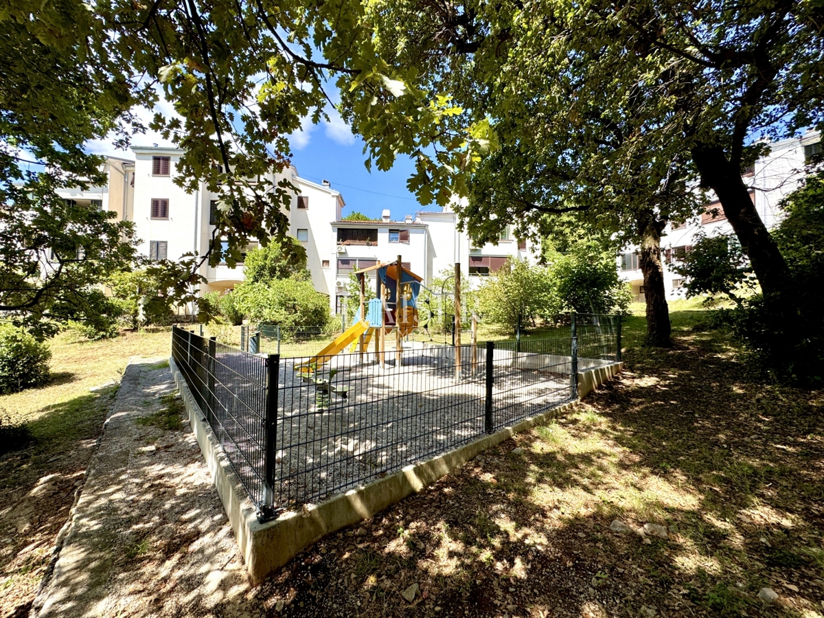 Opatija, Volosko - Udobno 3-sobno stanovanje z ložo, teraso in pogledom na morje