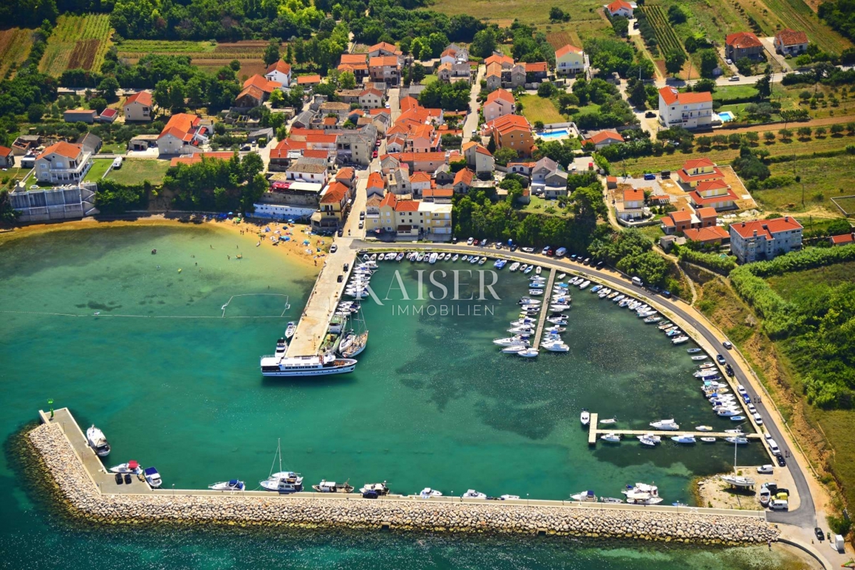 Hiša z velikim potencialom na odlični lokaciji v središču Privlake 