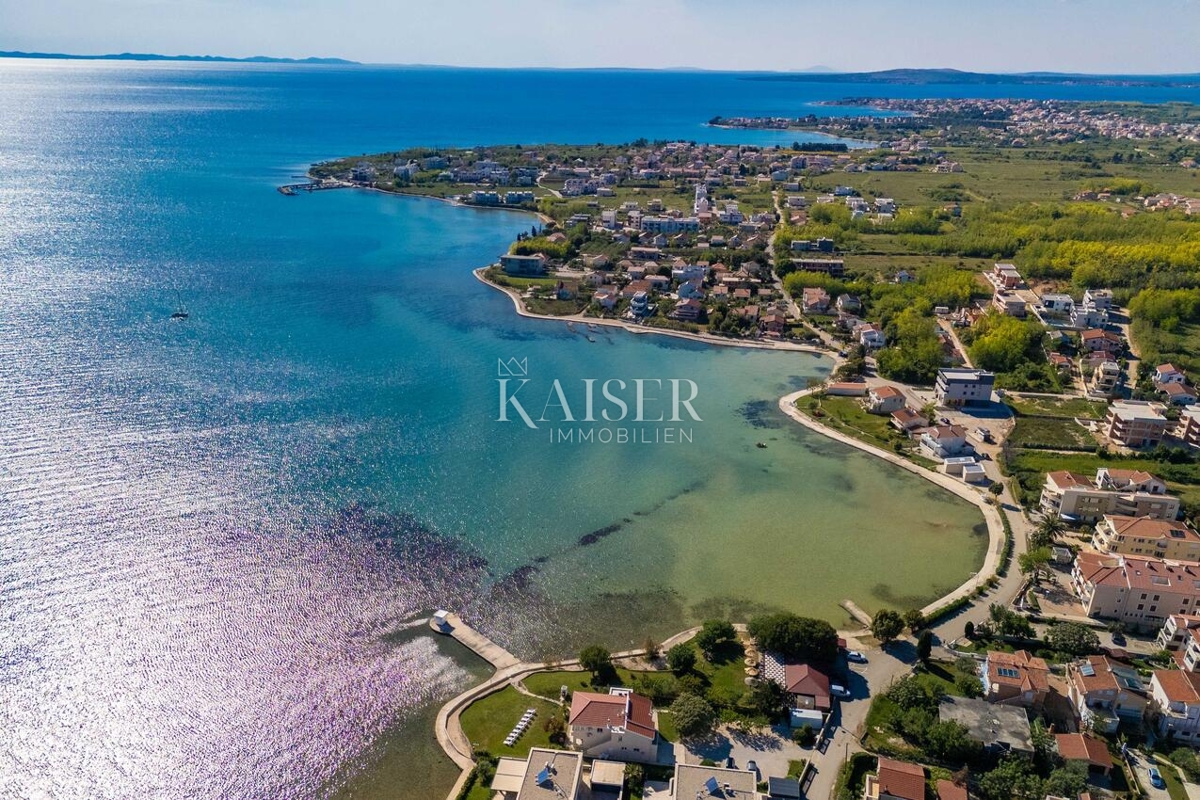 Hiša z velikim potencialom na odlični lokaciji v središču Privlake 