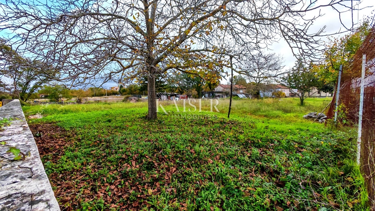 Otok Krk, Dobrinj - gradbeno zemljišče 660m2 v mirnem okolju