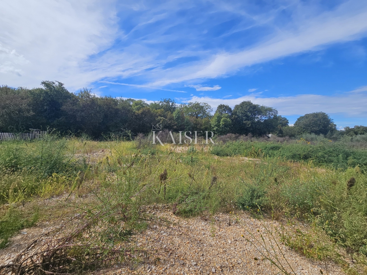 Otok Krk, Malinska - zazidljivo zemljišče 630m2