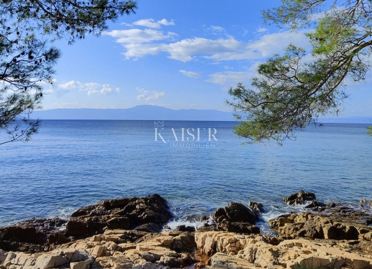 Otok Krk, Malinska - zazidljivo zemljišče 630m2