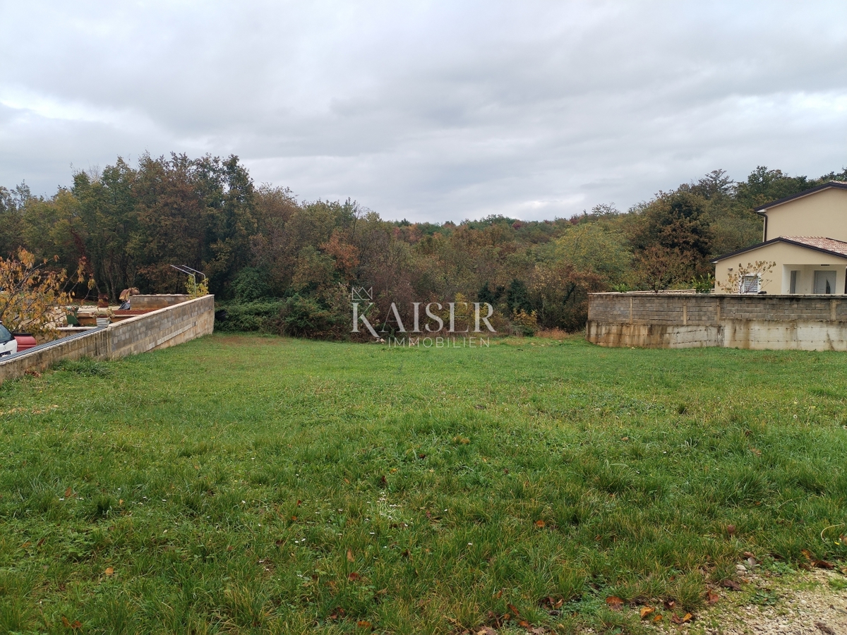  Zazidljivo zemljišče Kaštel, Buje, 720m2