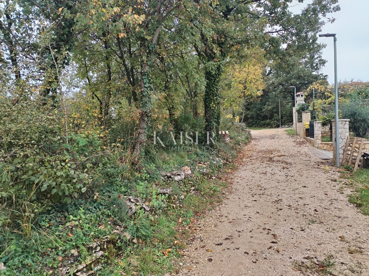  Zazidljivo zemljišče Kaštel, Buje, 720m2